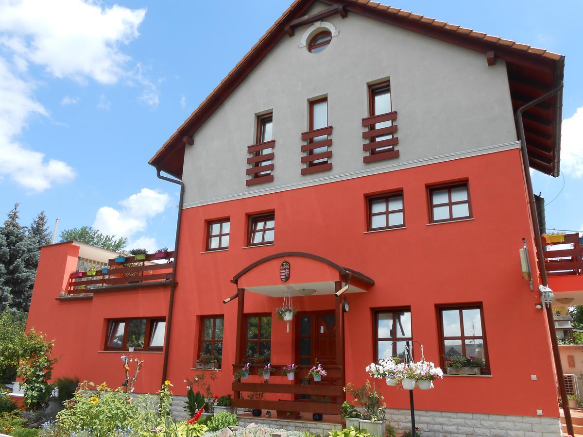 Hotel Aranyeso Vendeghaz Csorbai Budapest Exterior foto
