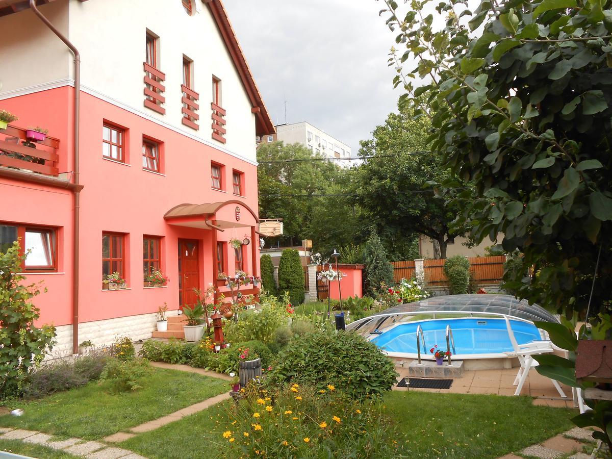 Hotel Aranyeso Vendeghaz Csorbai Budapest Exterior foto